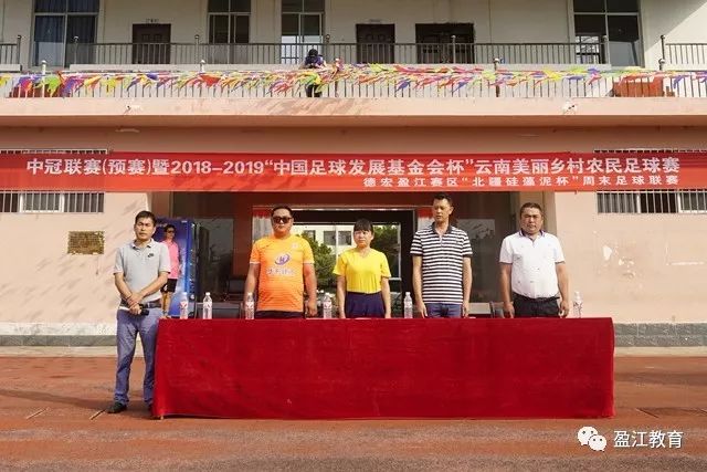 特朗普意外声明与泽连斯基关系良好